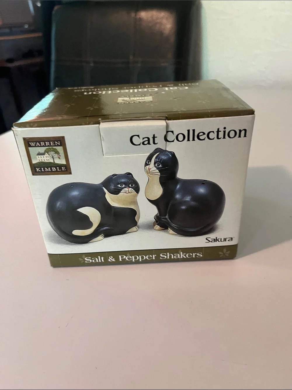 Sakura Black & White Cat Salt and Pepper Shaker Set